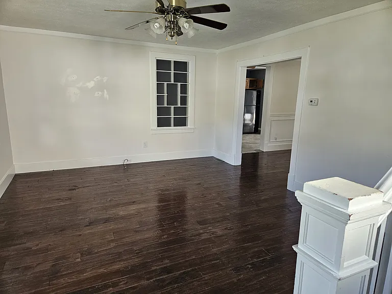 1725 Moore Ave — Photo 2