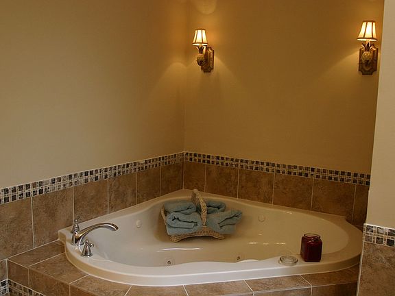 Jetted tub in Master Bath