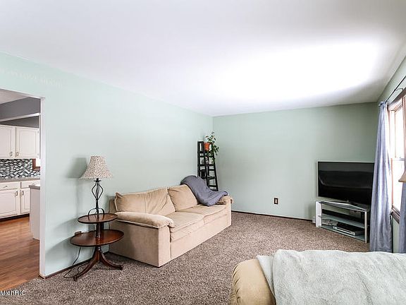5th image of 658 Northrup Ave NW