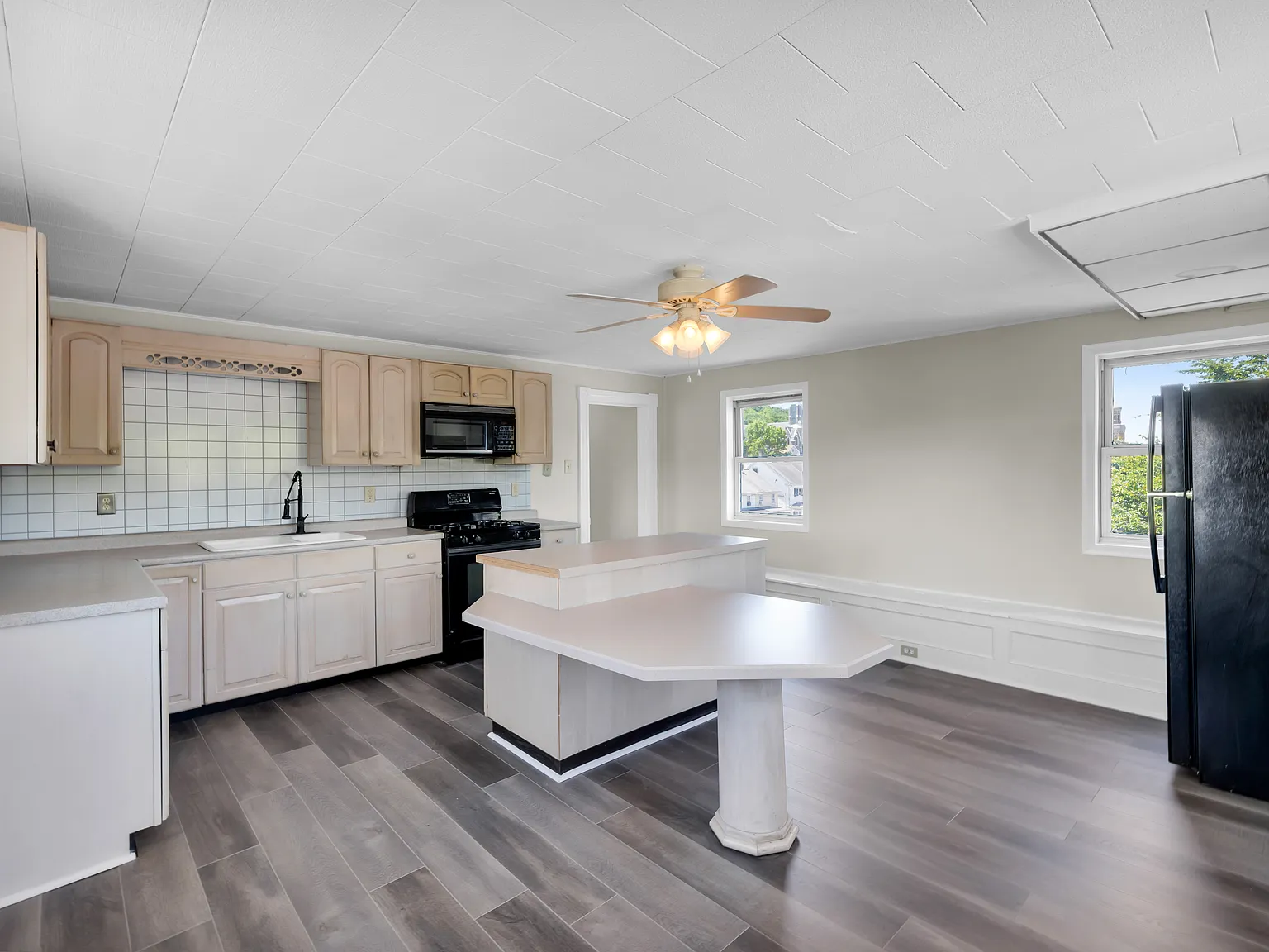 2 bed, 1100 sqft, $1,325 — Photo 2