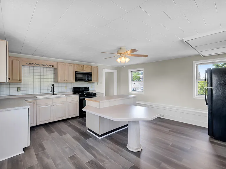 265-267 E Bertsch St #4 — Photo 2