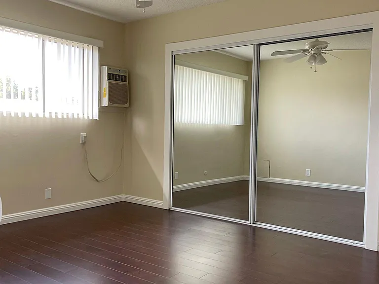 4425 Ocean View Blvd — Photo 2