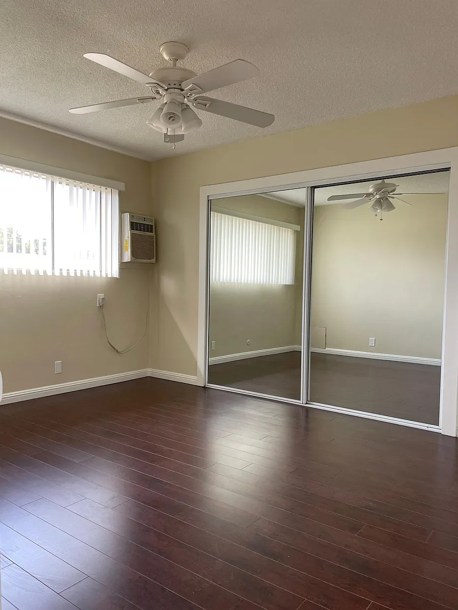 Building Photo - 4425 Ocean View Blvd