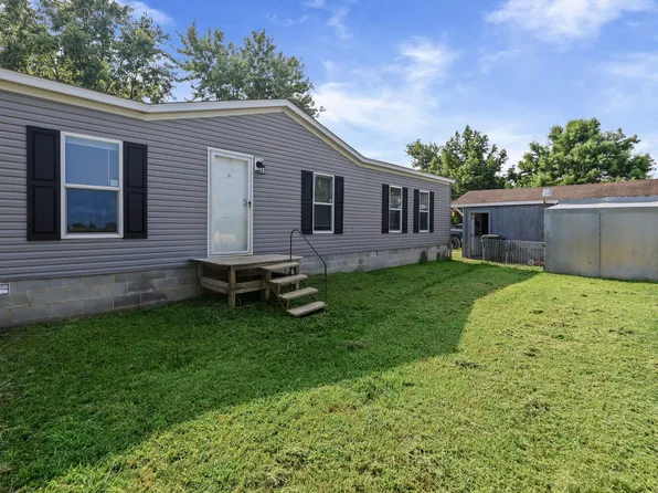 1257 Cedar Creek Dr, Centralia, IL 62801