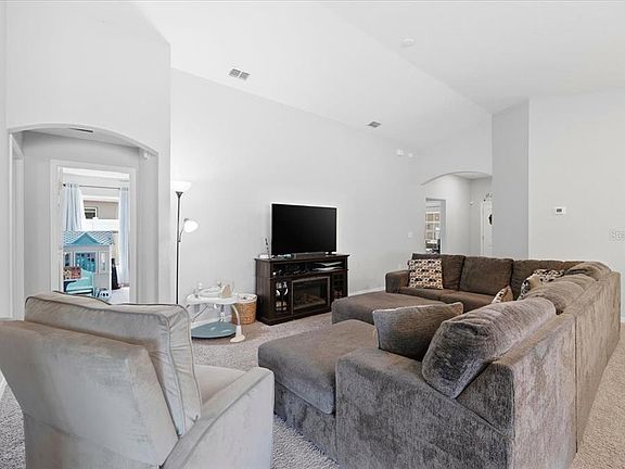 5th image of 7227 Victoria Rd