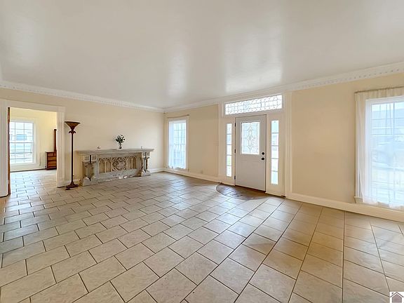 2nd image of 301 Dees St