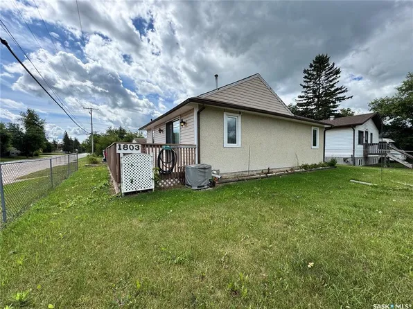 1803 14th STREET W, Prince Albert, SK S6V 3N9