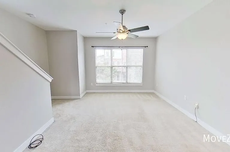 827 Seigle Point Dr — Photo 6