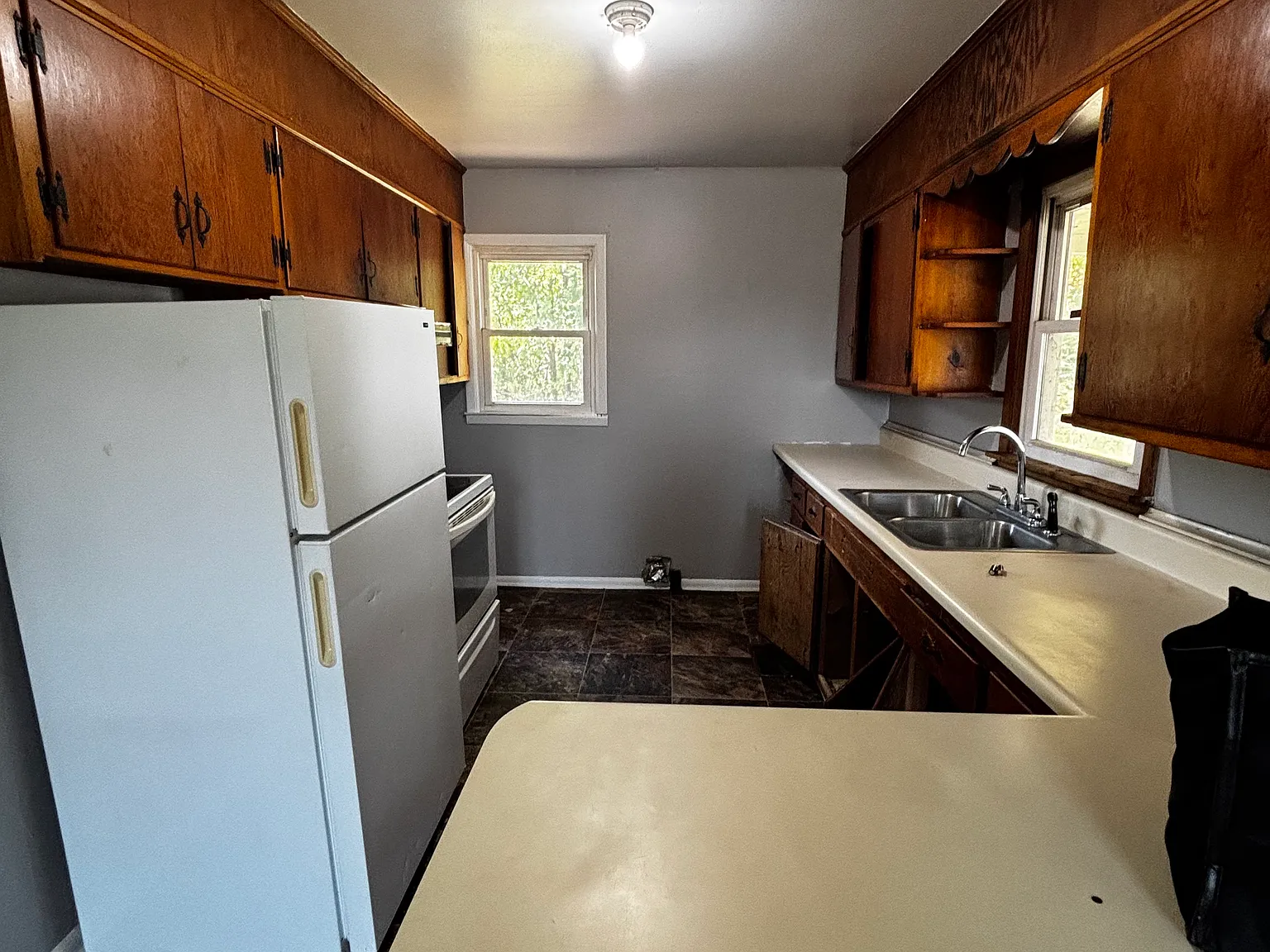 3 bed, 750 sqft, $950 — Photo 2