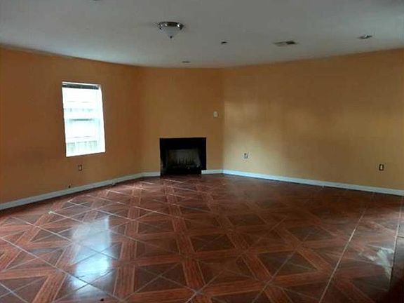 3rd image of 4750 Sierra Madre St