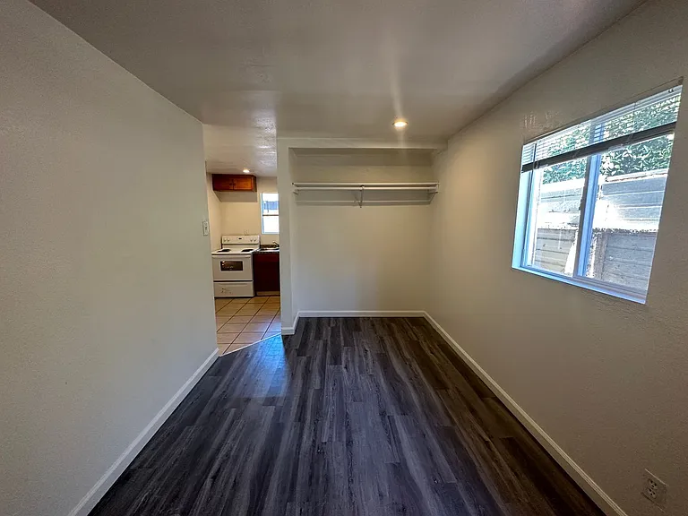 918 1/2 Santa Fe Ave — Photo 10