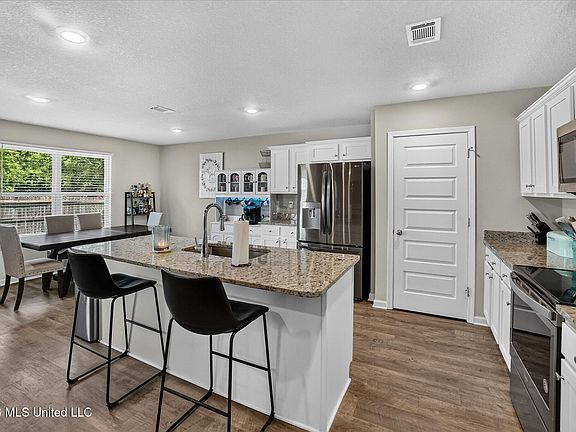 2nd image of 15266 Cypress Way