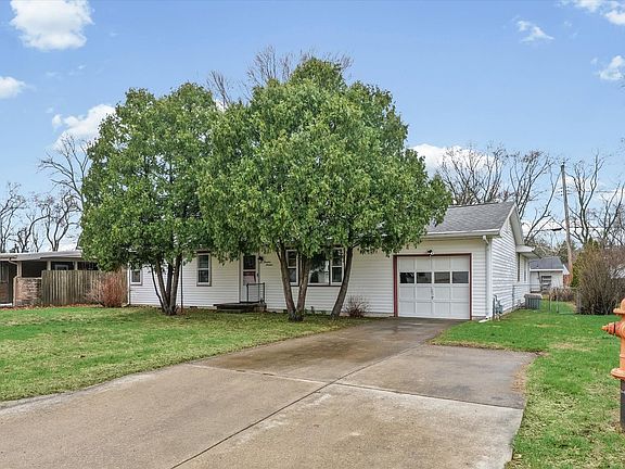 3rd image of 1419 Cambridge Dr