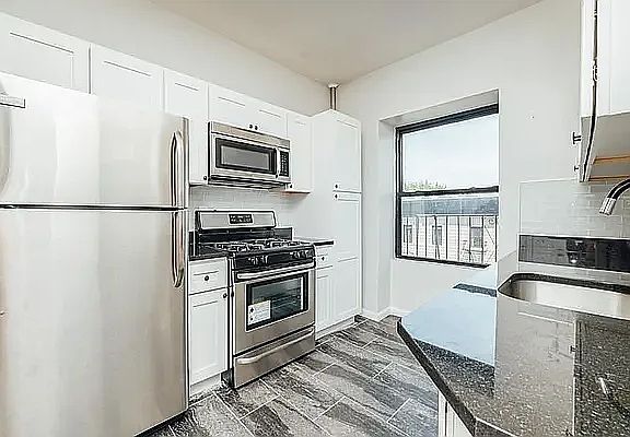 5th image of 944 Marcy Ave APT 5a