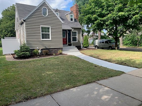 4th image of 755 Cottage Ave E