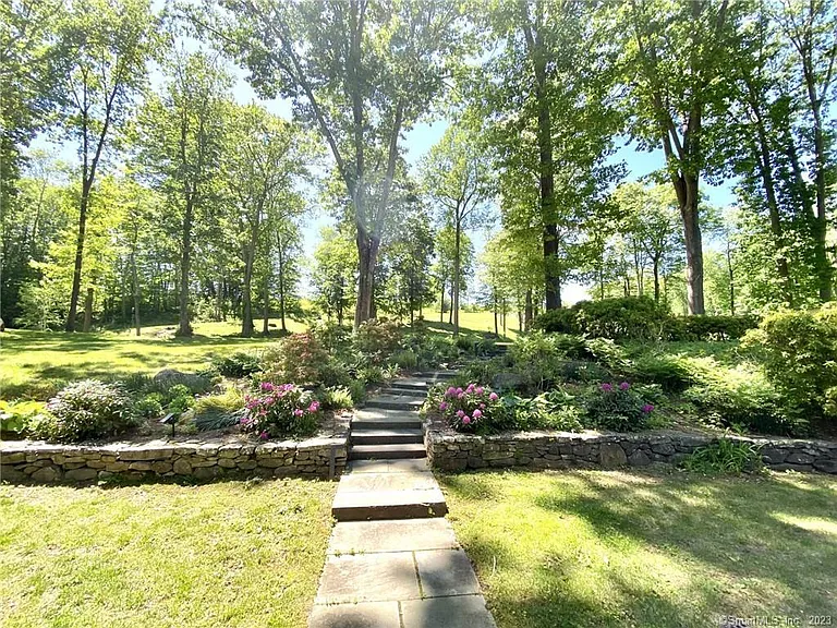 321 W Shore Rd — Photo 28