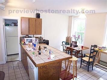 2nd image of 17 Bennett St #7