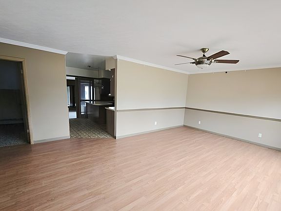 4th image of 302 Garrett St