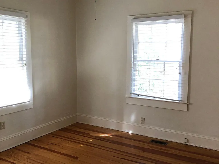 526 Glenview Dr — Photo 11