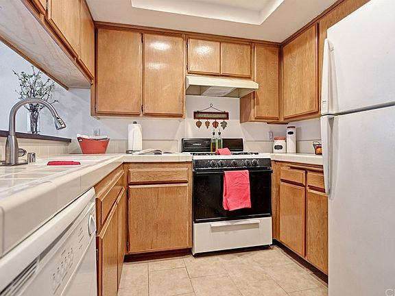 5th image of 25420 Dodge Ave Unit A