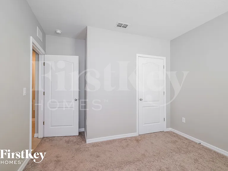 211 Bella Dr — Photo 12