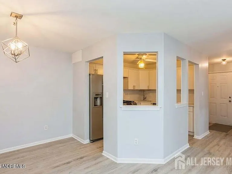 1101 Stoneridge Cir — Photo 3