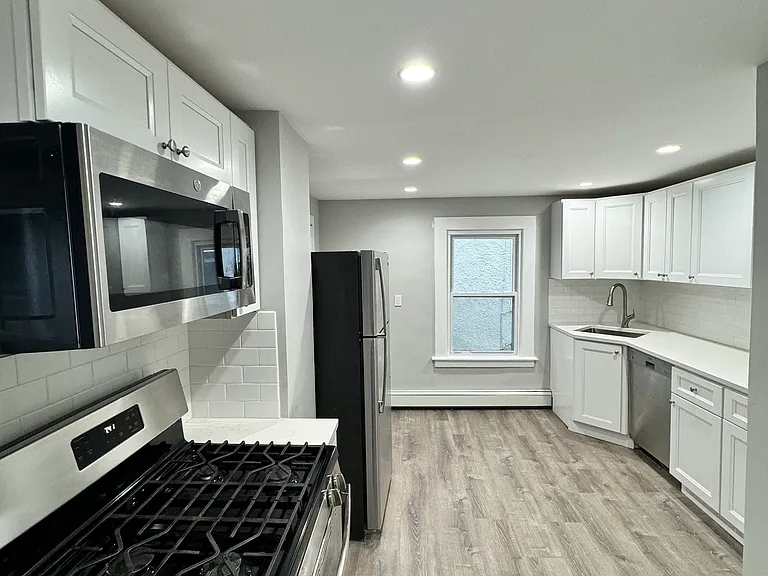 184 Forest St #2 — Photo 11