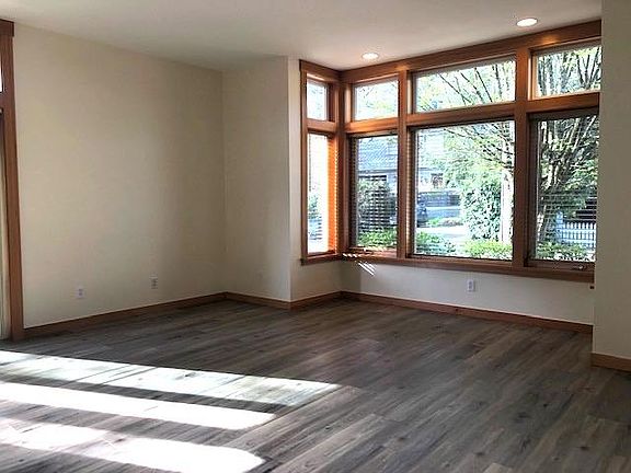 5th image of 343 Winslow Way W Unit 103
