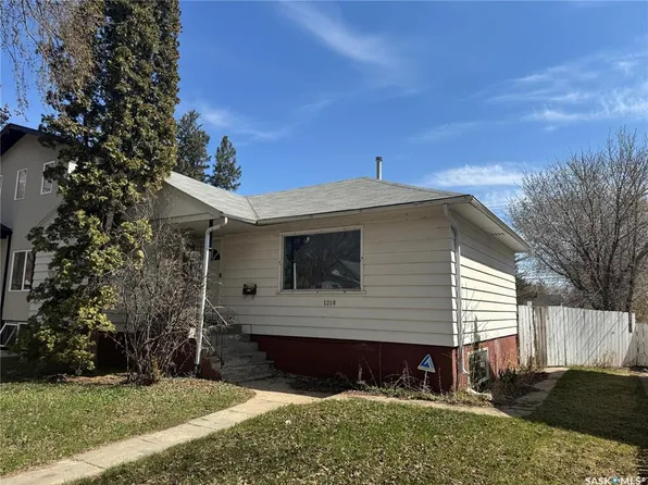 1318 B AVENUE N, Saskatoon, SK S7L 1G5