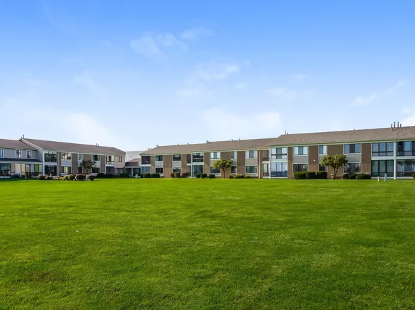 1660 River Rd APT 57, Marysville, MI 48040