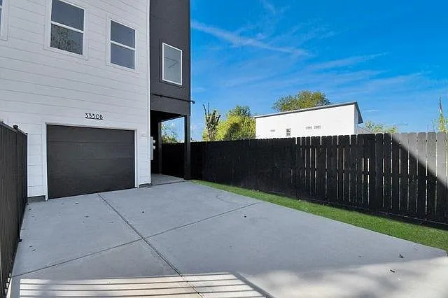 Building Photo - 3330 Francis St #1