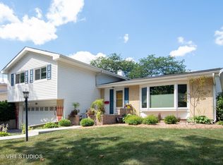922 Cherry Ln, Lombard, IL 60148