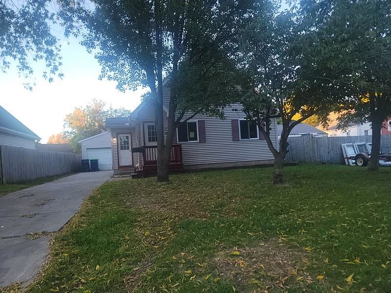 1st image of 807 Leng St