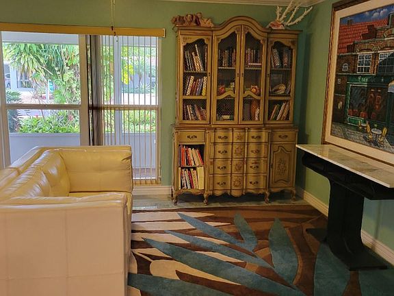 5th image of 2741 NE 10th Avenue