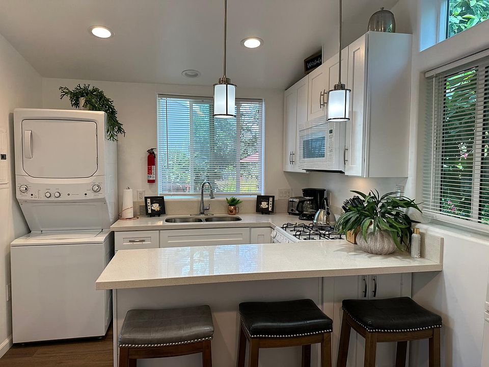 1st image of 341 Hargrave St #1/2