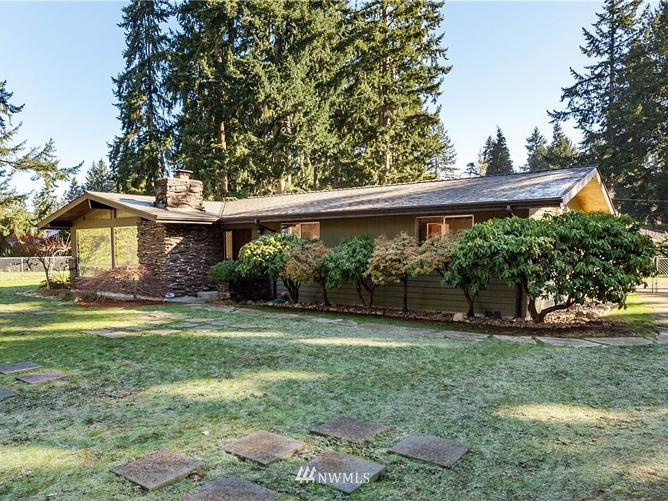 Charming corner lot in a quiet neighborhood