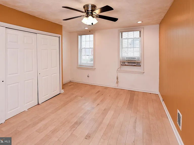 2509 Christian St — Photo 15