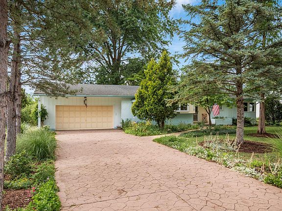 2nd image of 2275 Oakhurst Dr