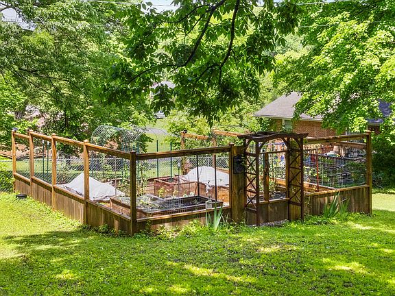 5th image of 307 Hundred Oaks Dr