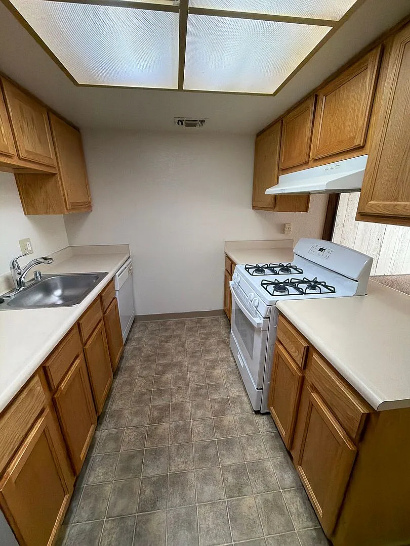 Building Photo - 2657 McGregor Dr
