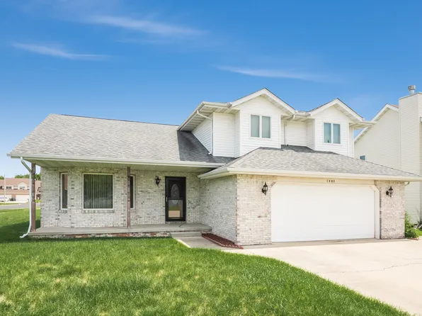 1032 Coalfield Dr, Coal City, IL 60416