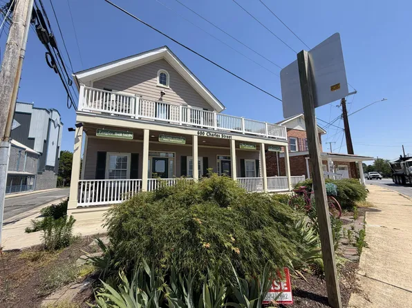 600 Charles St #C, La Plata, MD 20646