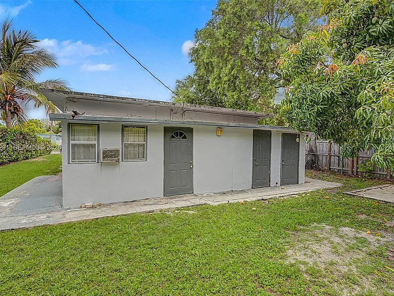 5917 SW 62nd Ter — Photo 24