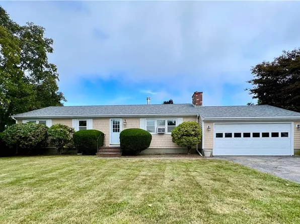 297 Turnpike Ave, Portsmouth, RI 02871