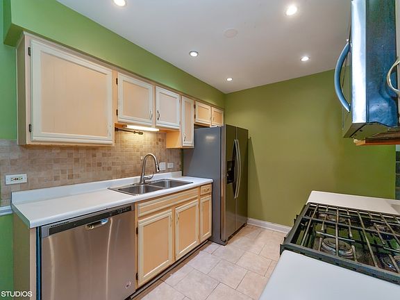 4th image of 327 Cherrywood Ct