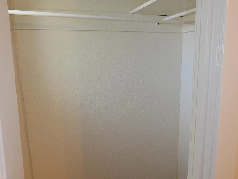 809 E Tujunga Ave — Photo 24