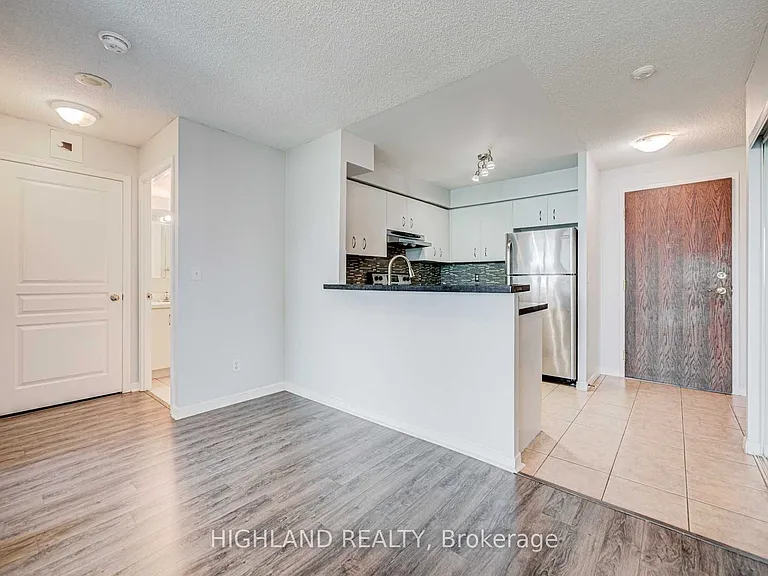 2545 Erin Centre Blvd #1411 — Photo 11