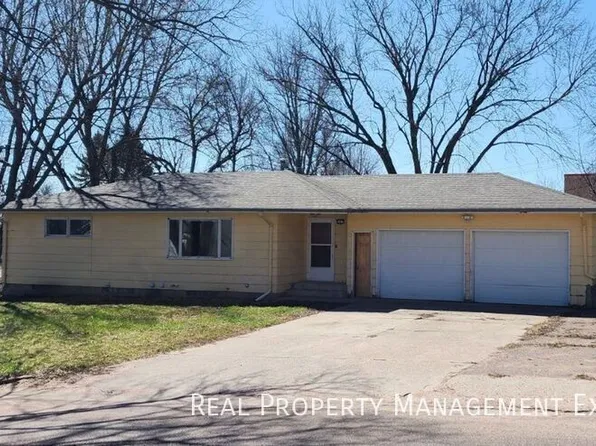 607 E 10th St, Dell Rapids, SD 57022