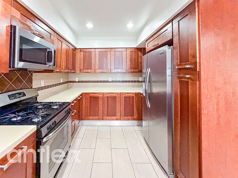 1241 S Sherbourne Dr #G104 — Photo 16