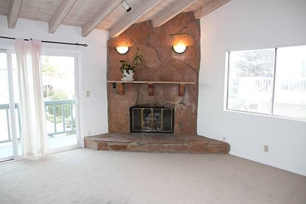 Flagstone gas-fired fireplace